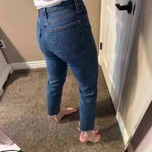 LEVI WEDGIE CROP SIZE 26